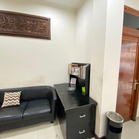 Отель Oyo 2357 Syariah Grand Raudhah Джакарта Экстерьер фото