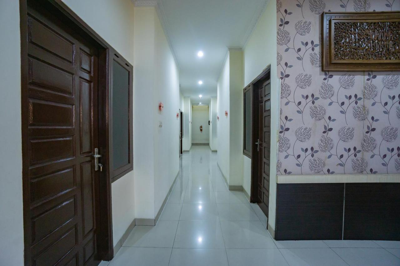 Отель Oyo 2357 Syariah Grand Raudhah Джакарта Экстерьер фото
