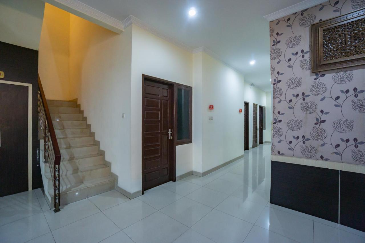 Отель Oyo 2357 Syariah Grand Raudhah Джакарта Экстерьер фото