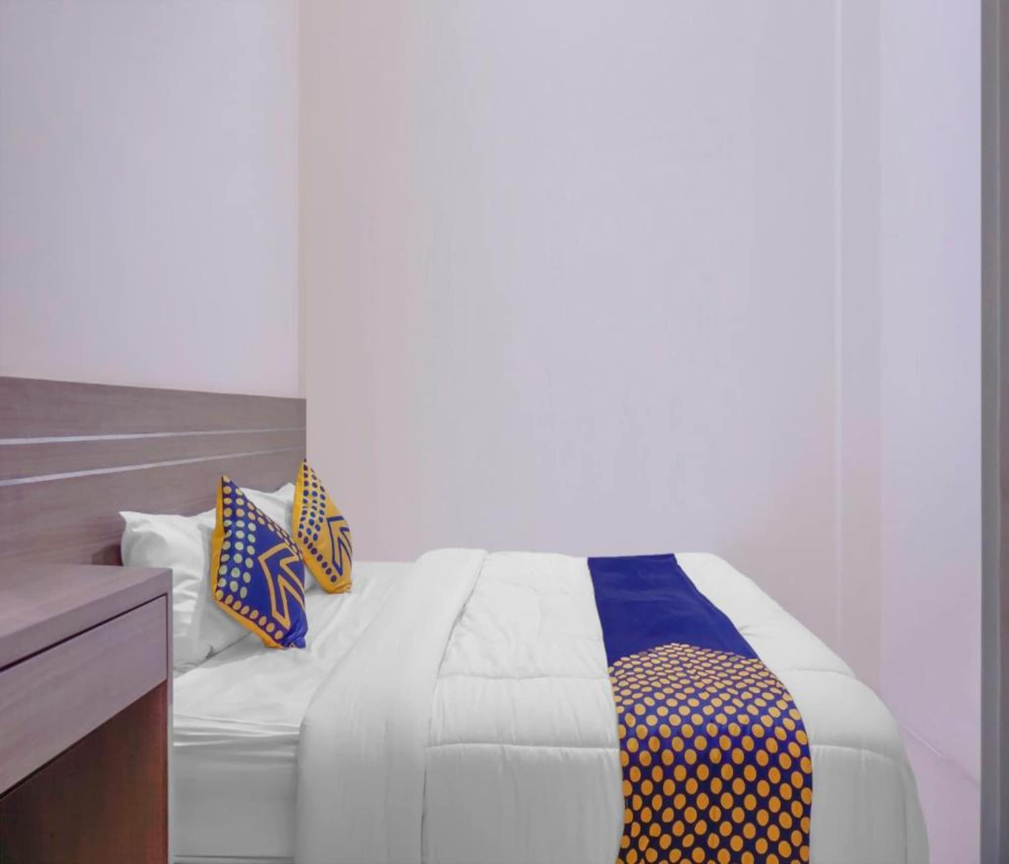 Отель Oyo 2357 Syariah Grand Raudhah Джакарта Экстерьер фото
