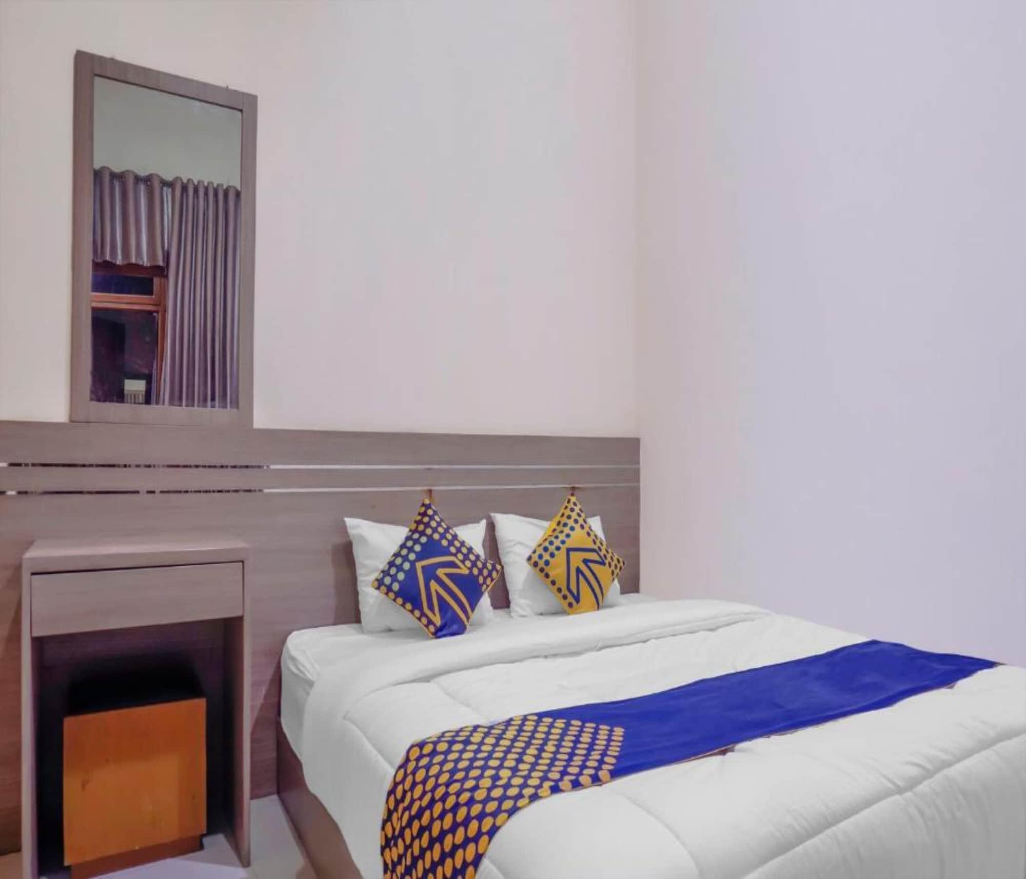 Отель Oyo 2357 Syariah Grand Raudhah Джакарта Экстерьер фото