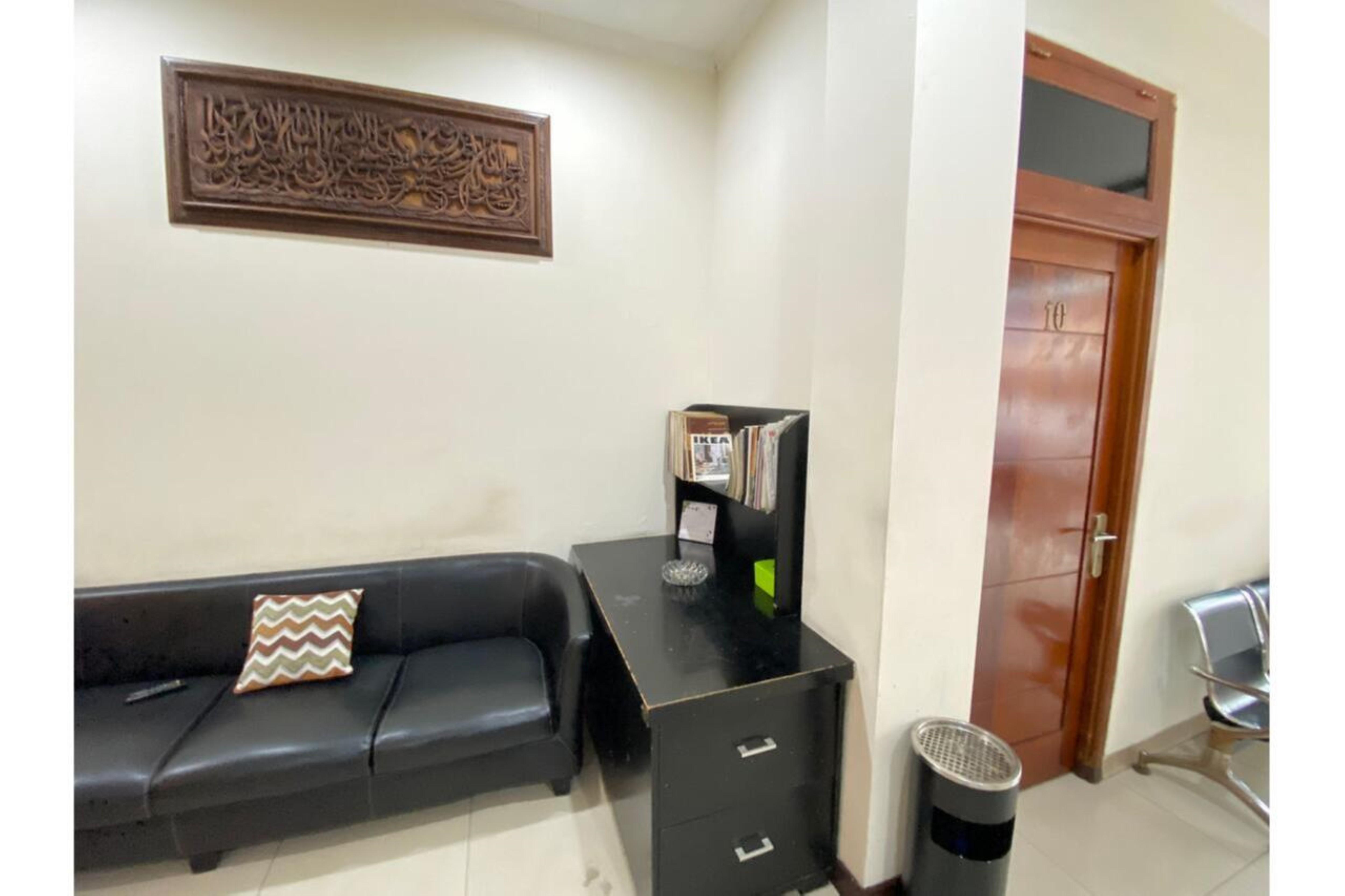 Отель Oyo 2357 Syariah Grand Raudhah Джакарта Экстерьер фото